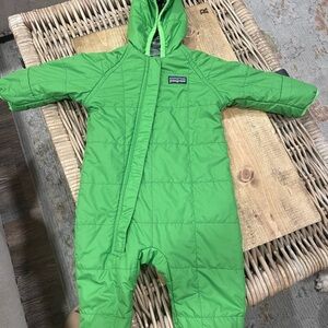 Patagonia Green Baby Snowsuit sz 6-9 months